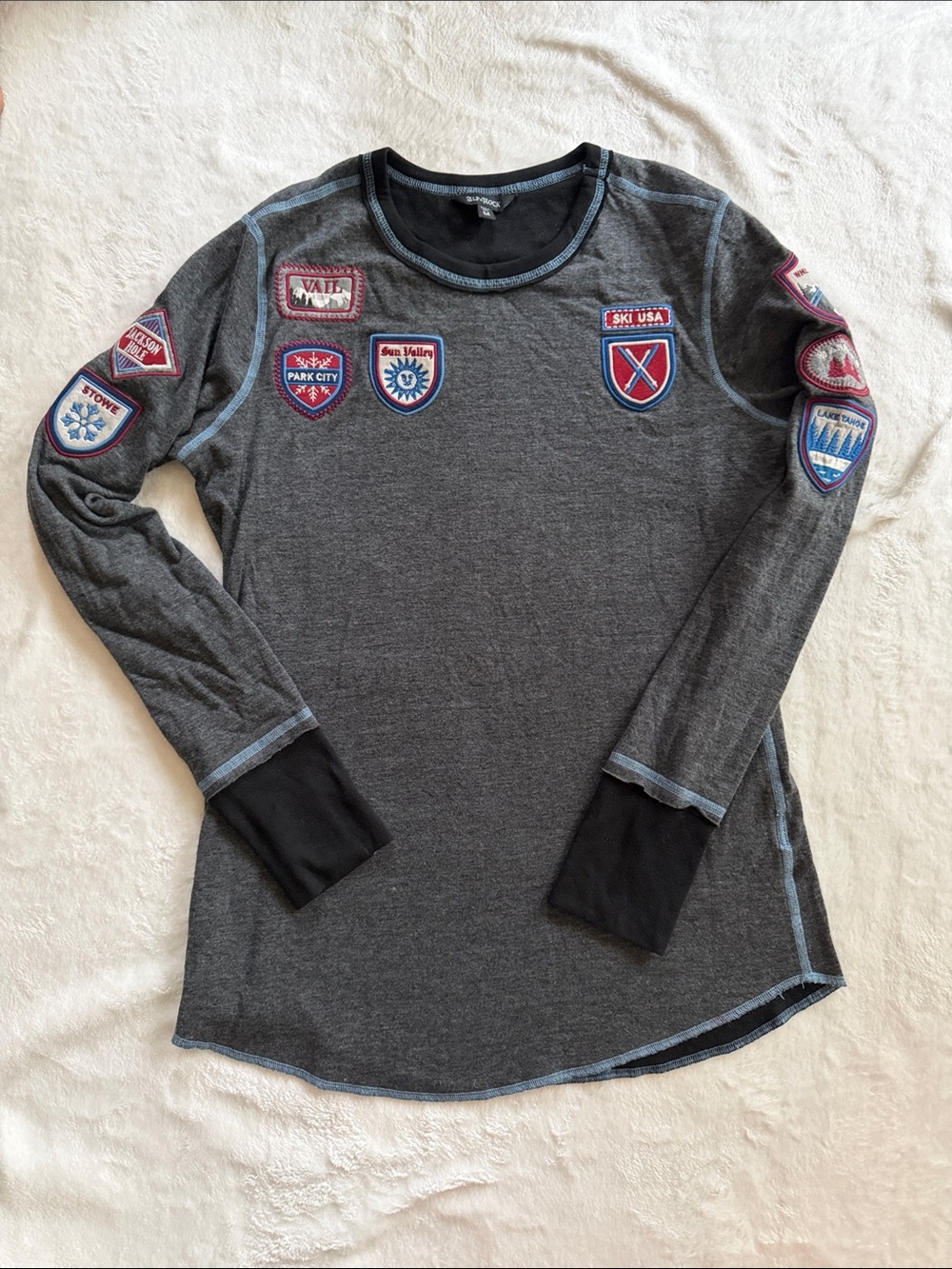 Alp N Rock ski the world
Charcoal Gray Long-Sleeve Tee
